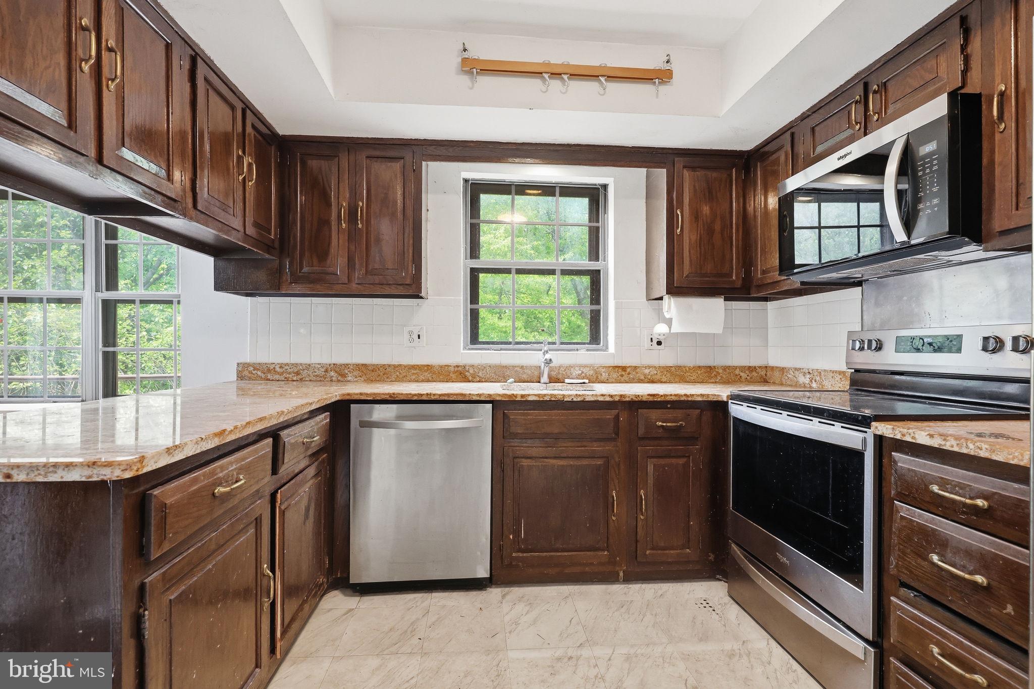 WOODLYN CROSSING - Residential