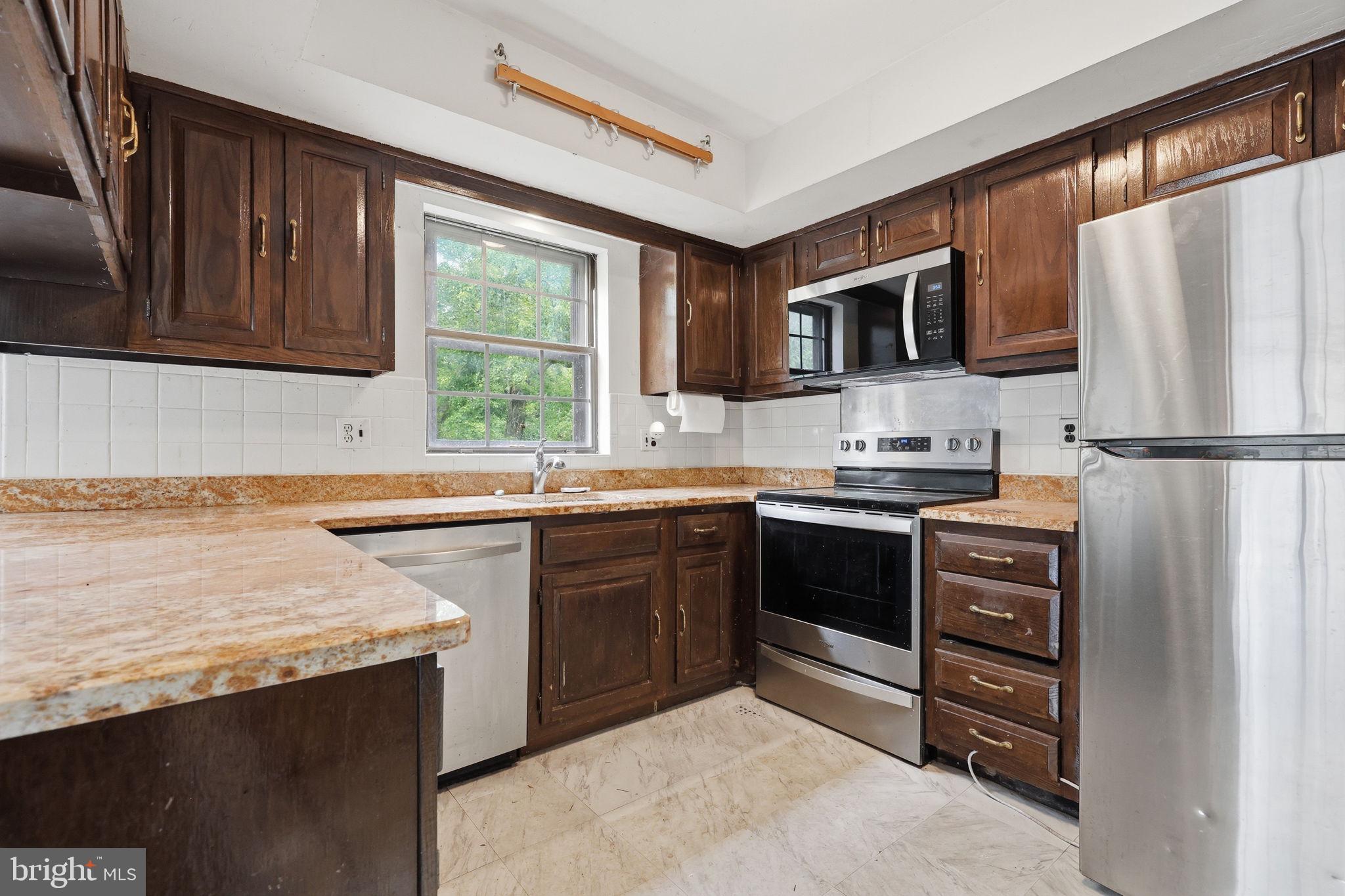 WOODLYN CROSSING - Residential