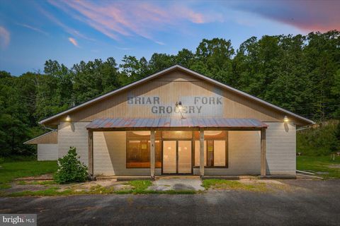 4952 IRISH ROAD SCHUYLER VA 22969