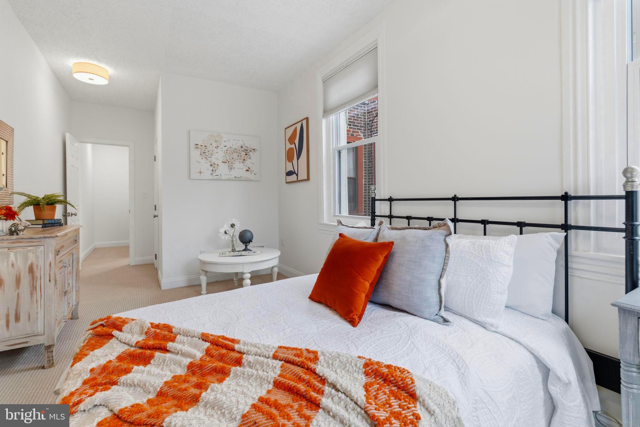 QUEEN VILLAGE - Residential