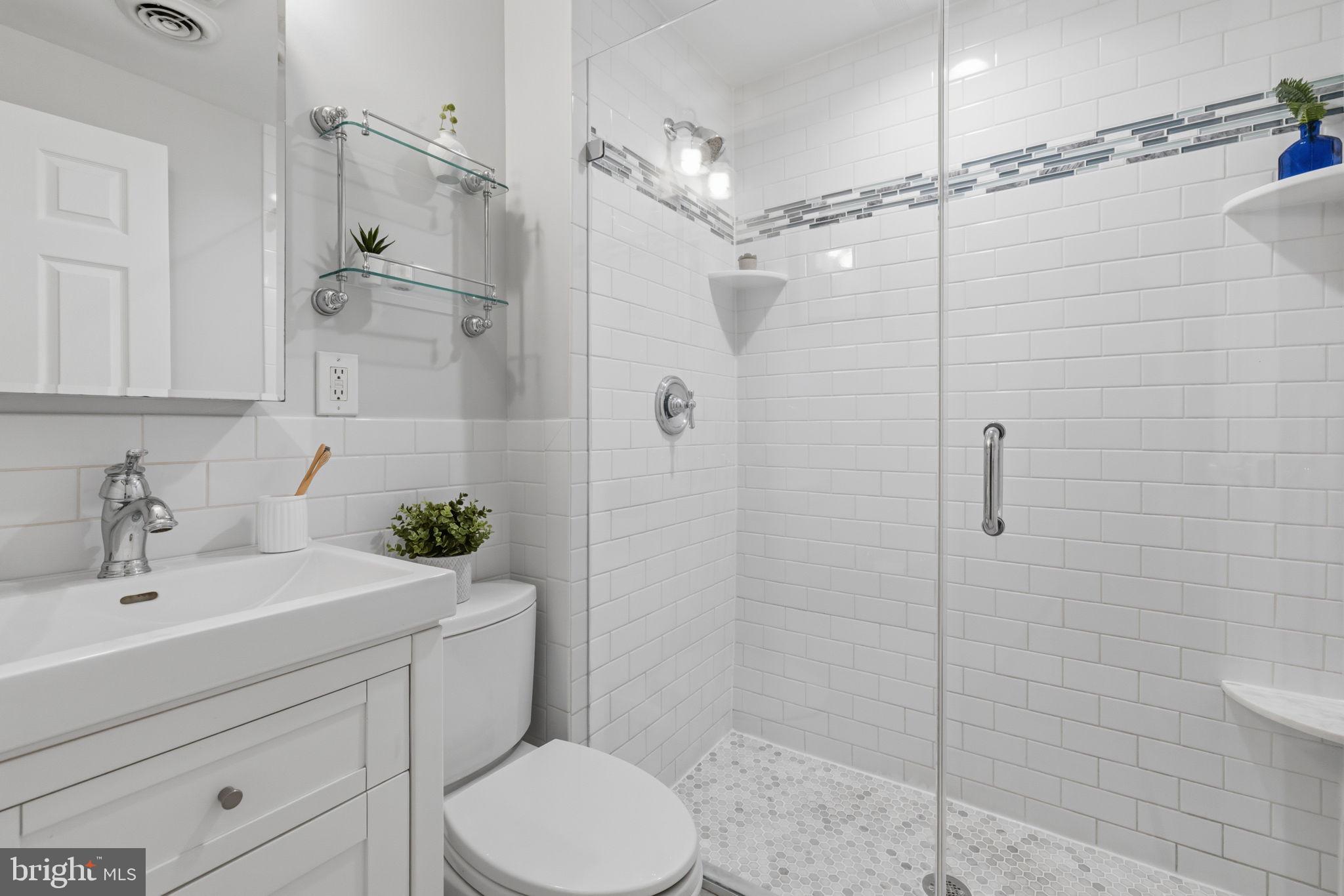 QUEEN VILLAGE - Residential