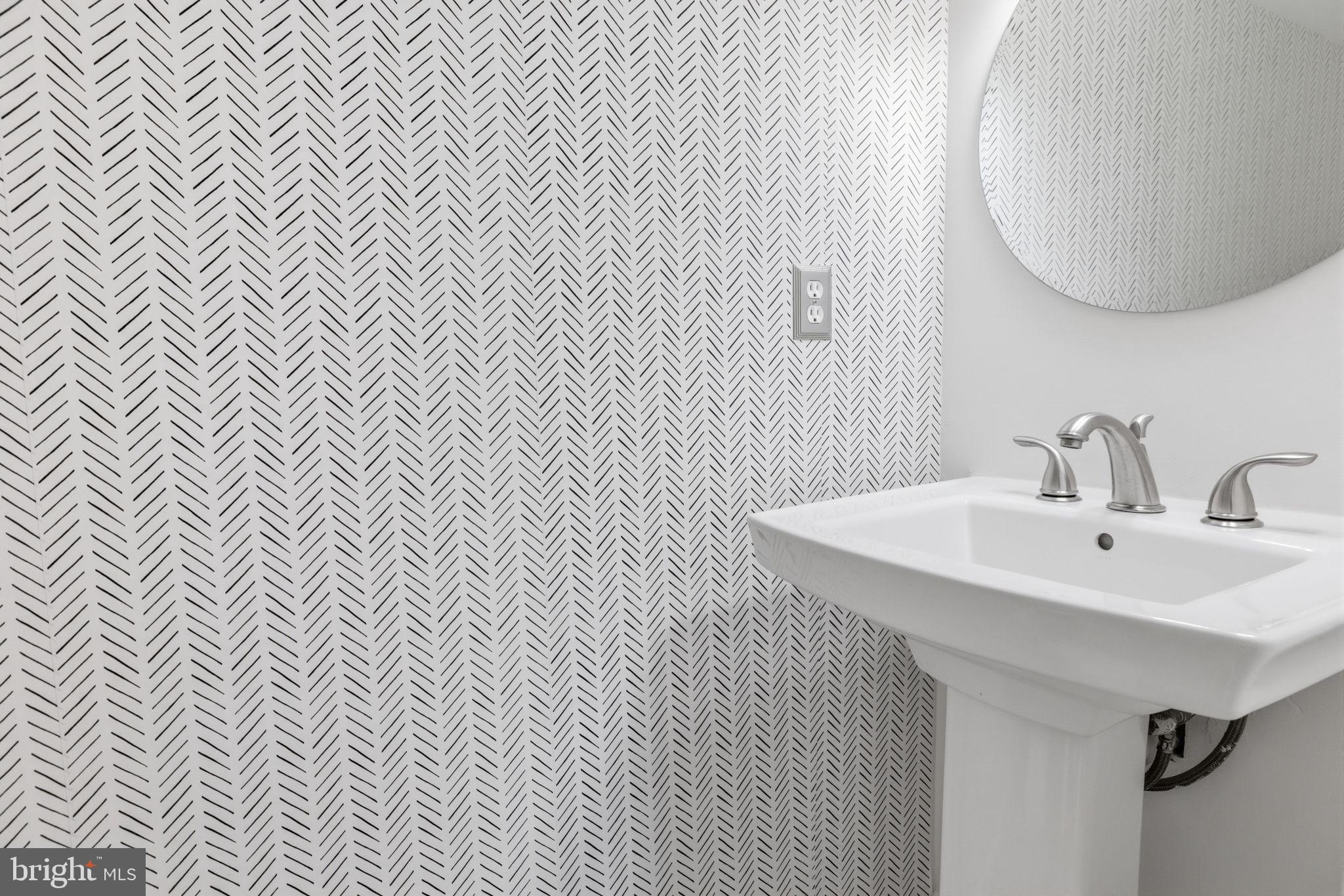 QUEEN VILLAGE - Residential