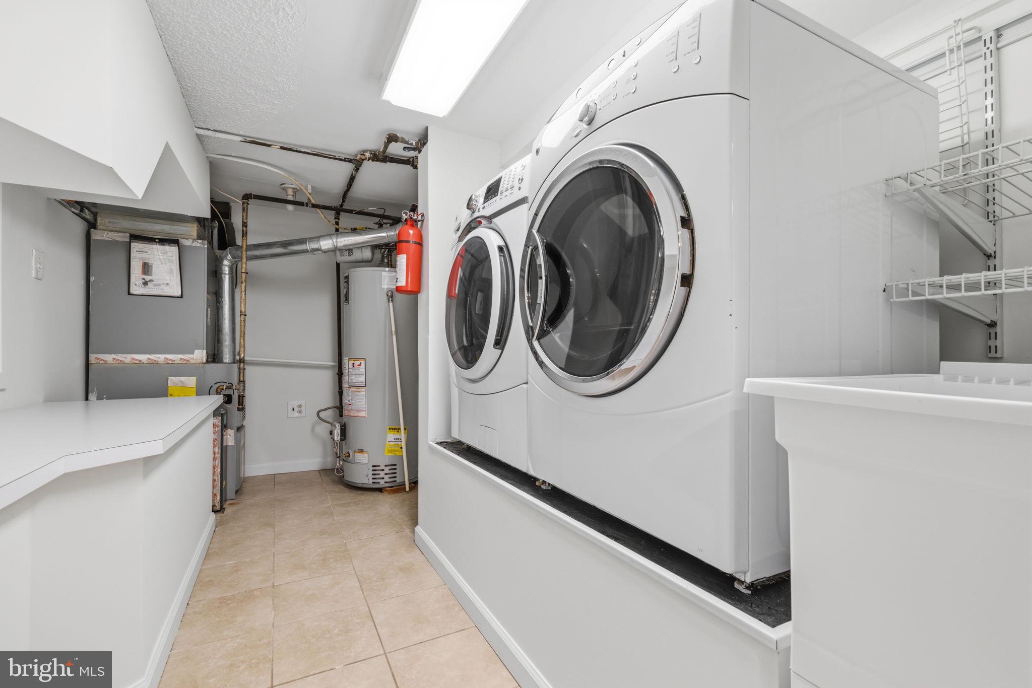 QUEEN VILLAGE - Residential