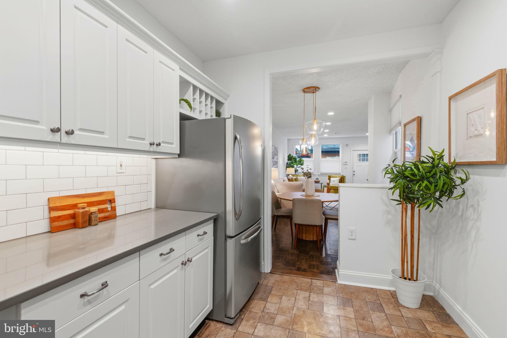 QUEEN VILLAGE - Residential