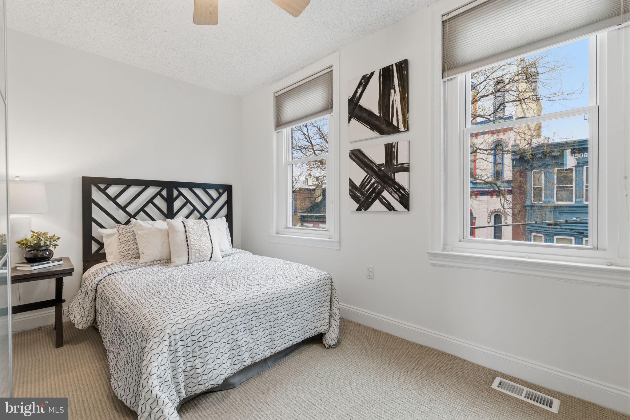 QUEEN VILLAGE - Residential