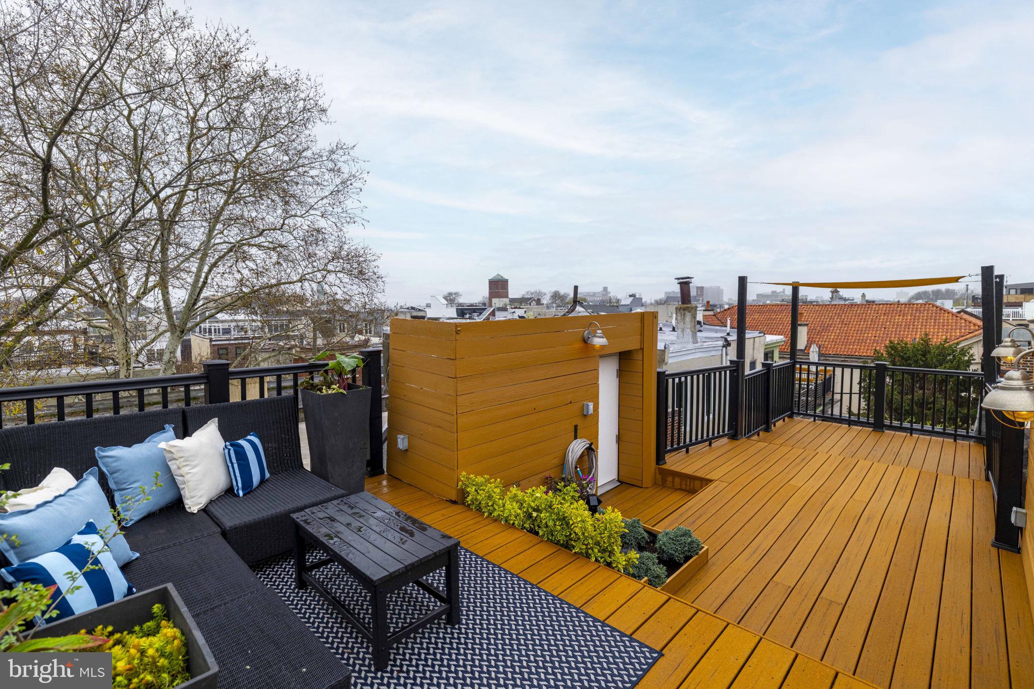 QUEEN VILLAGE - Residential