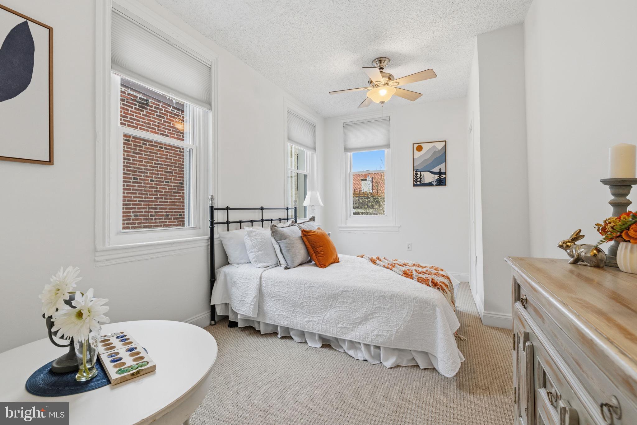 QUEEN VILLAGE - Residential