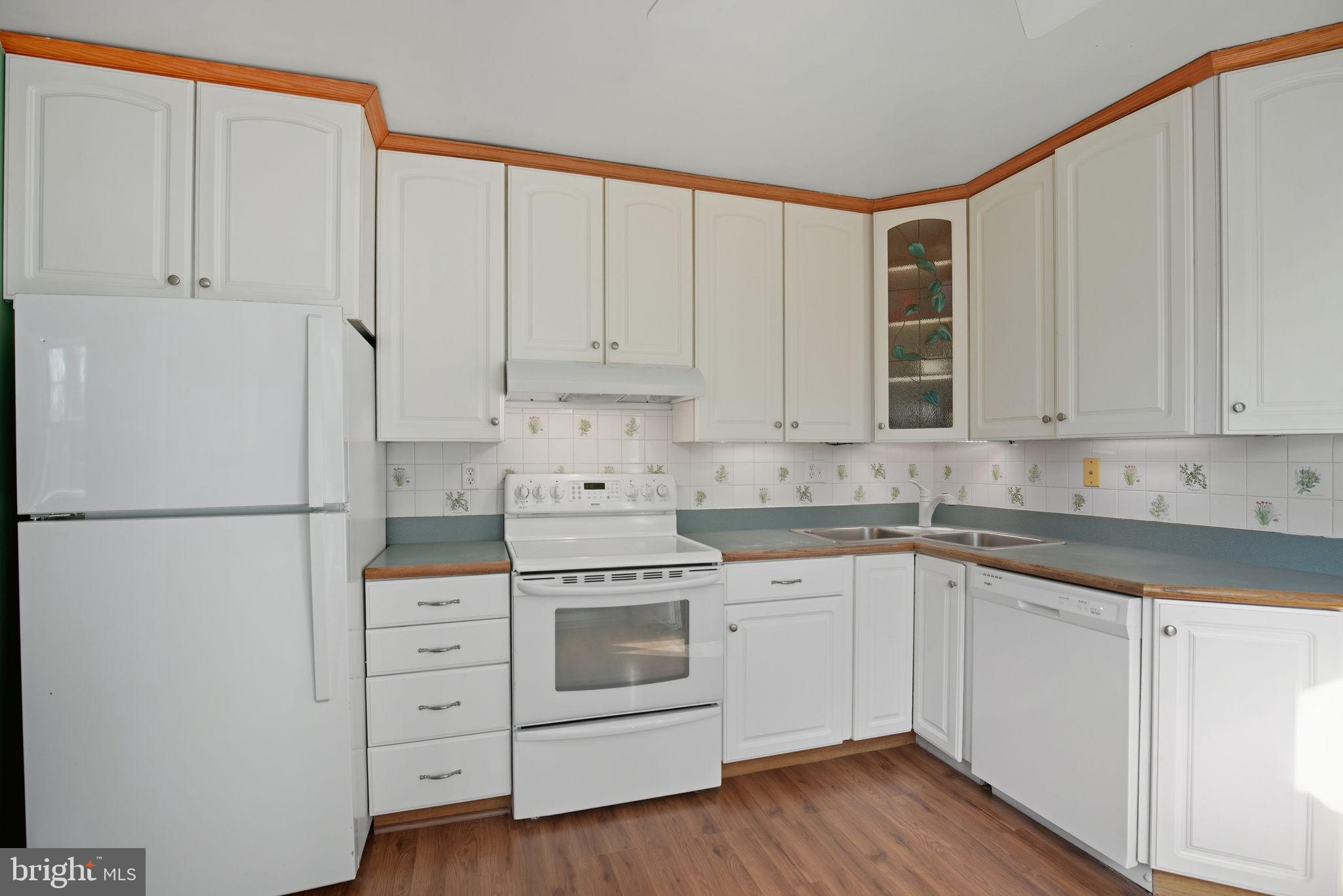 GOLDEN BEACH - Residential