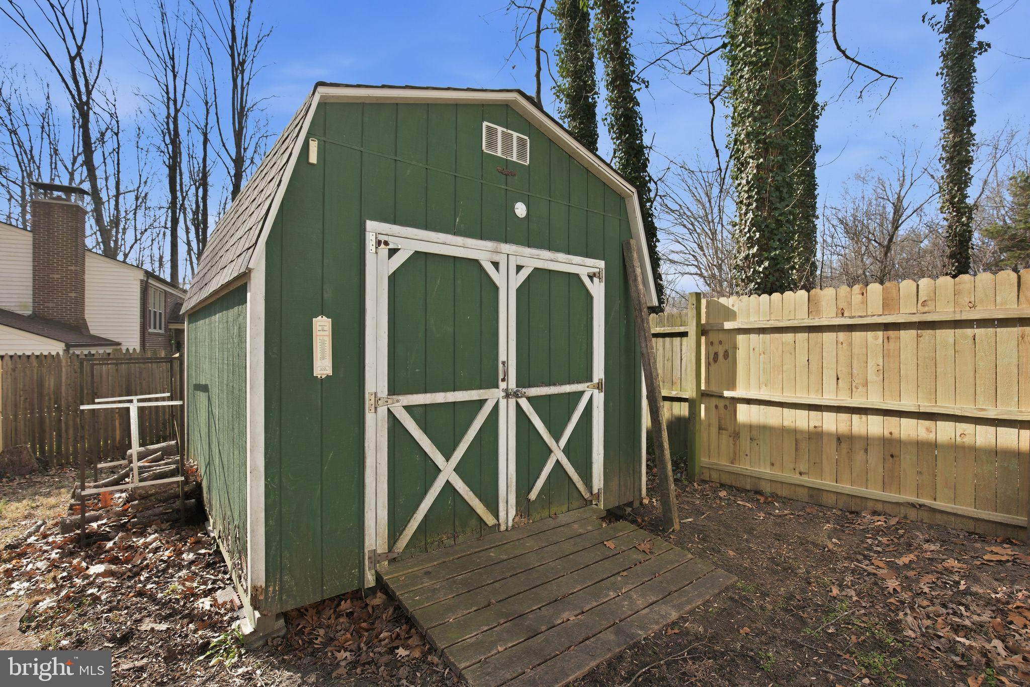 GOLDEN BEACH - Residential