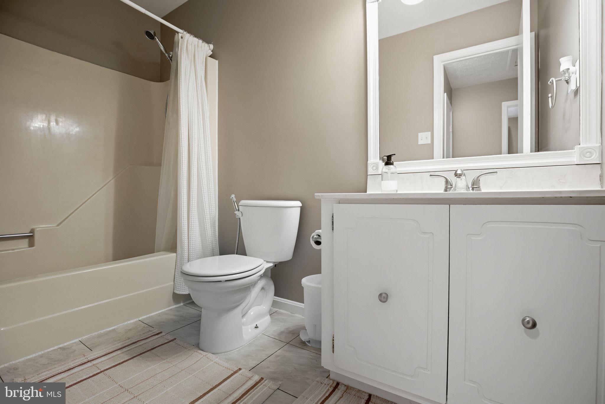 GOLDEN BEACH - Residential