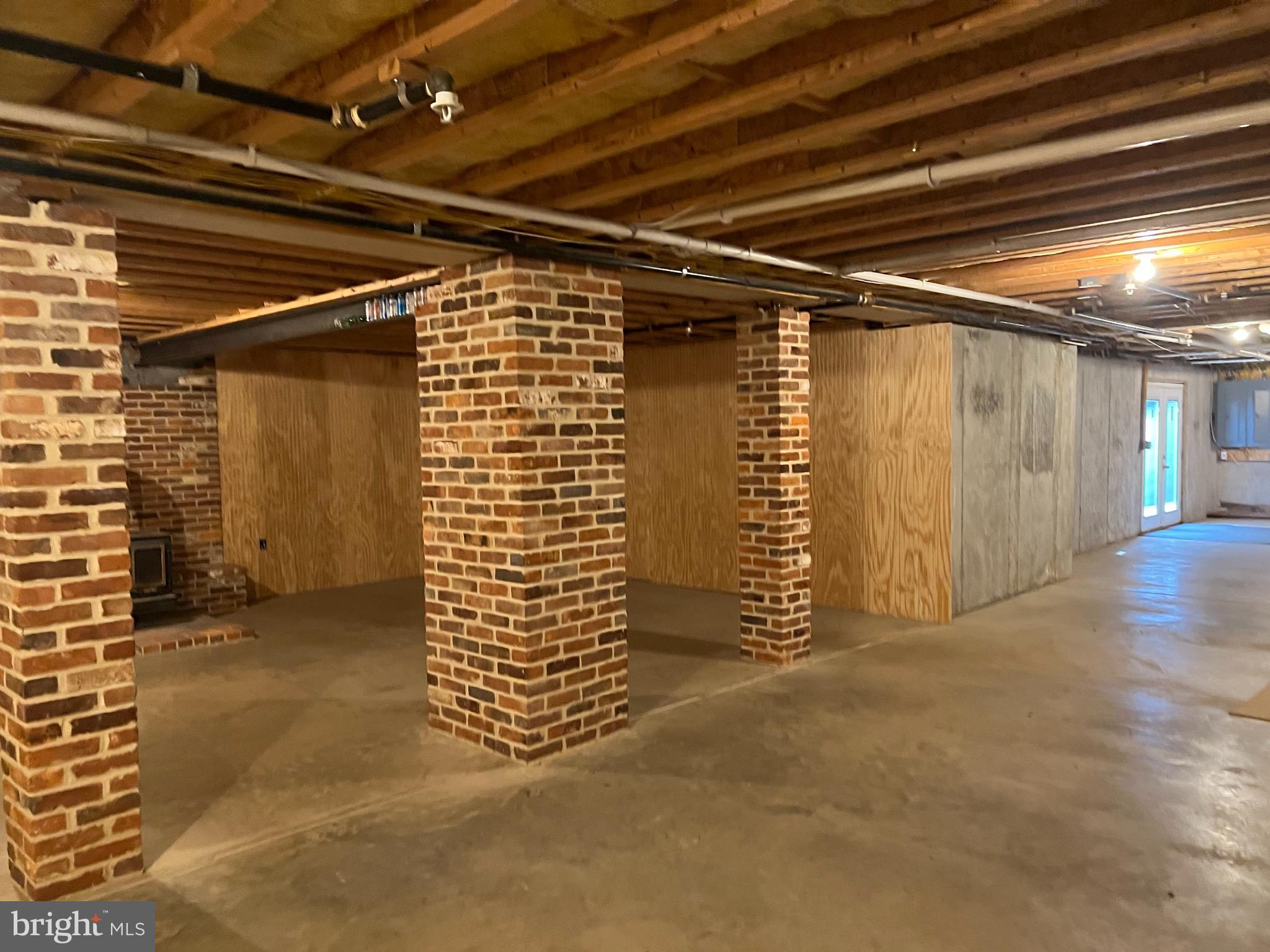 MANORWOOD - Residential Lease