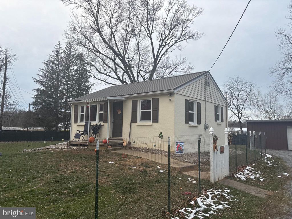 Photo of 1934 Edgewood Road, CHAMBERSBURG, PA 17202 (MLS # PAFL2031728)