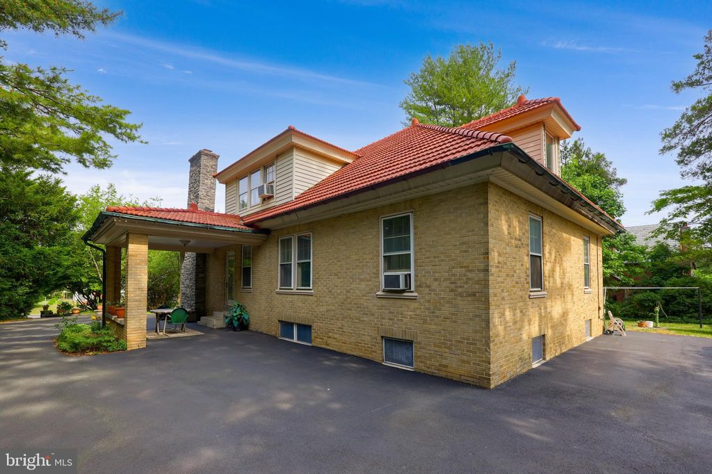 Photo of 1937 LITITZ PIKE, LANCASTER, PA 17601 (MLS # PALA2035978)