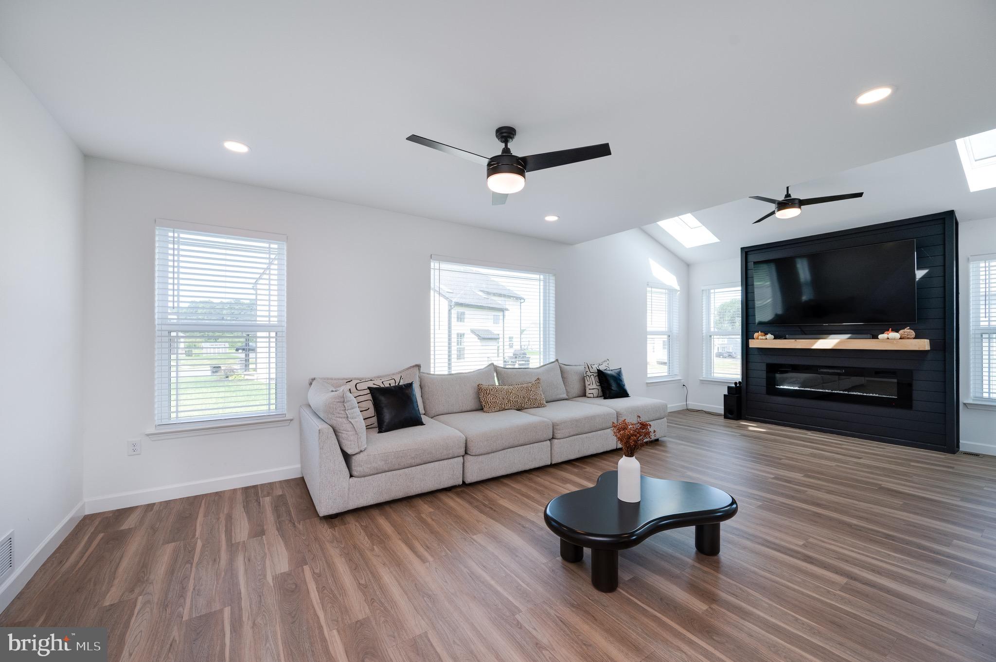 RIVER CREST - Residential