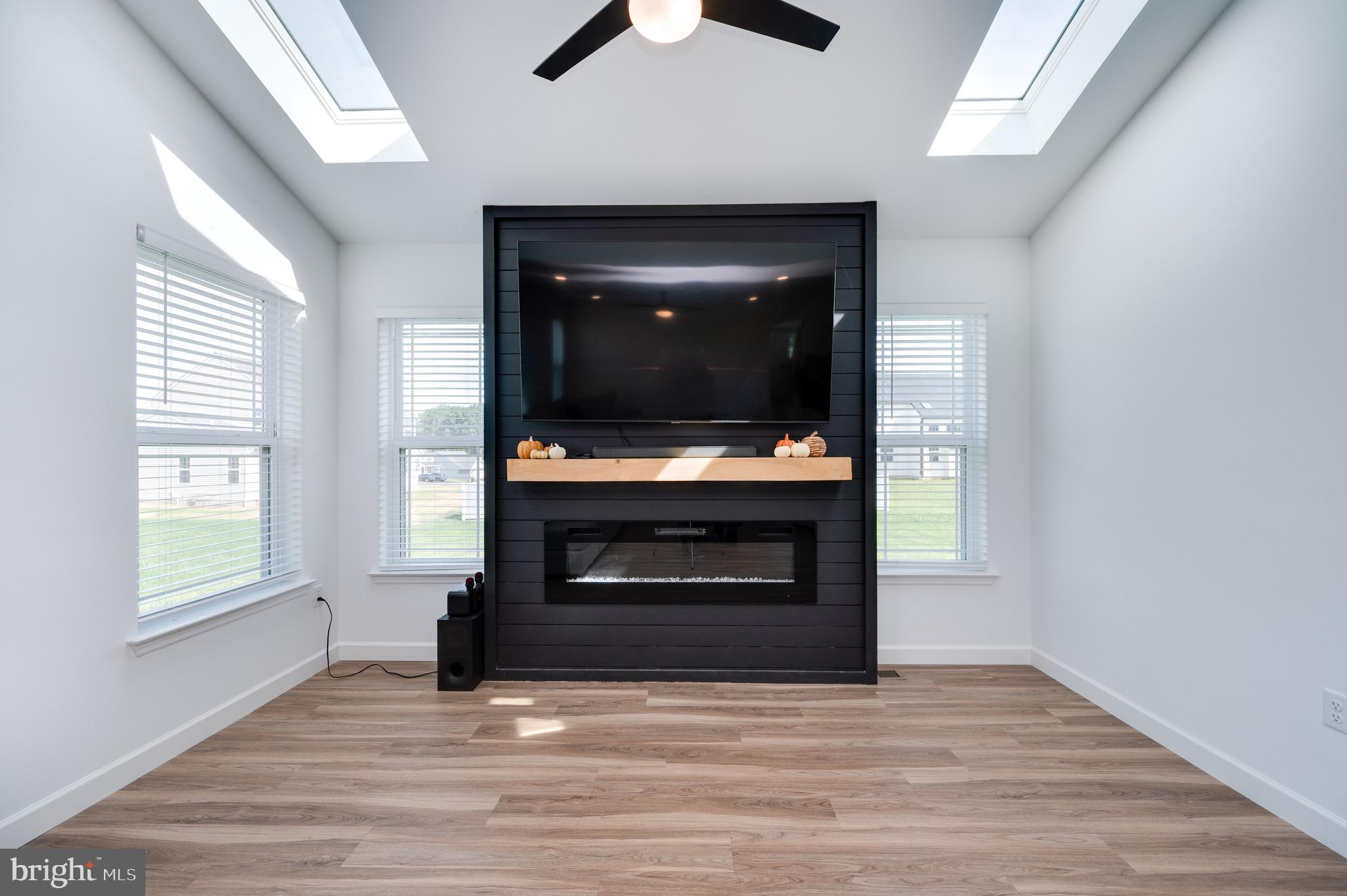 RIVER CREST - Residential