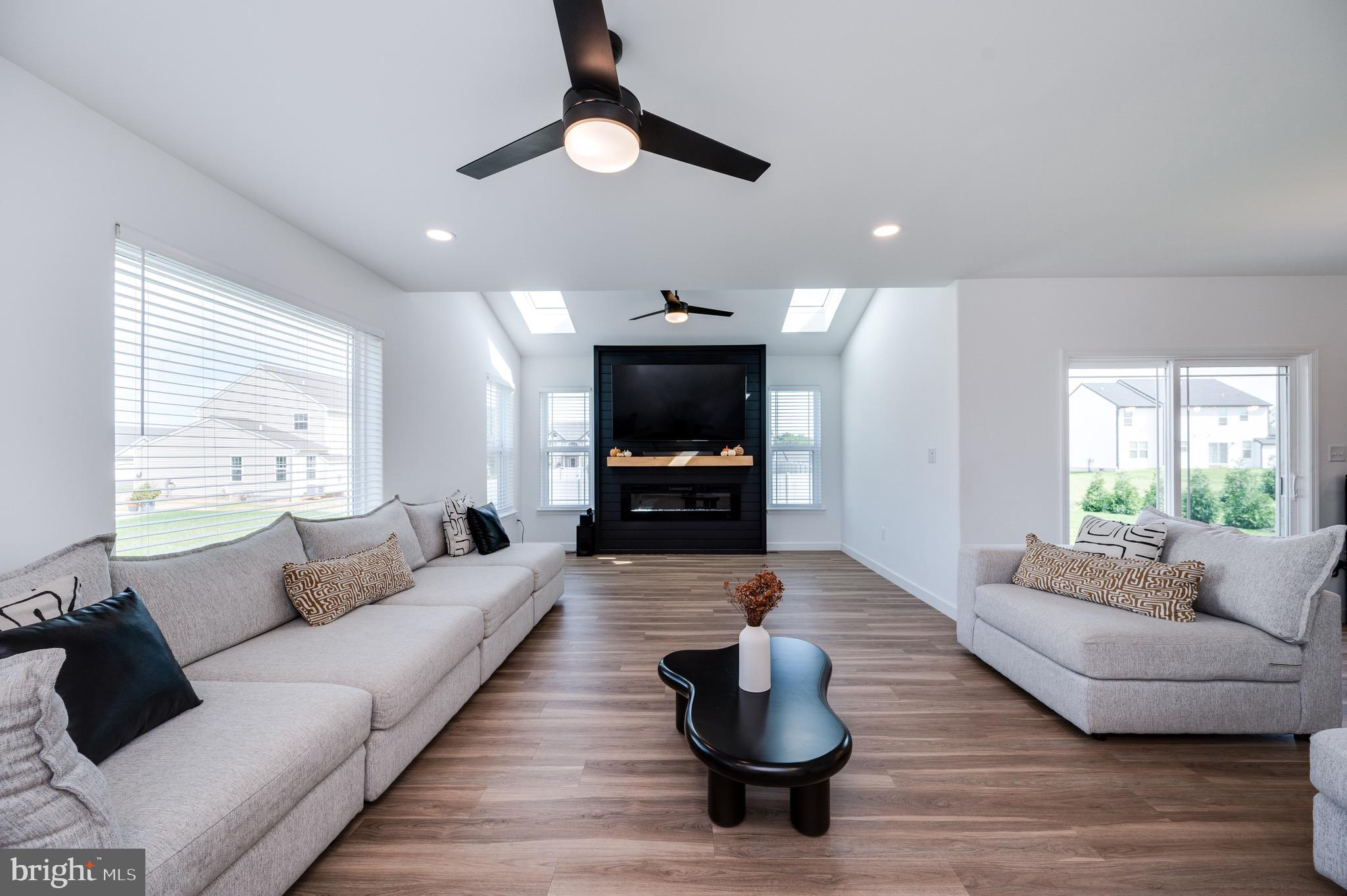 RIVER CREST - Residential