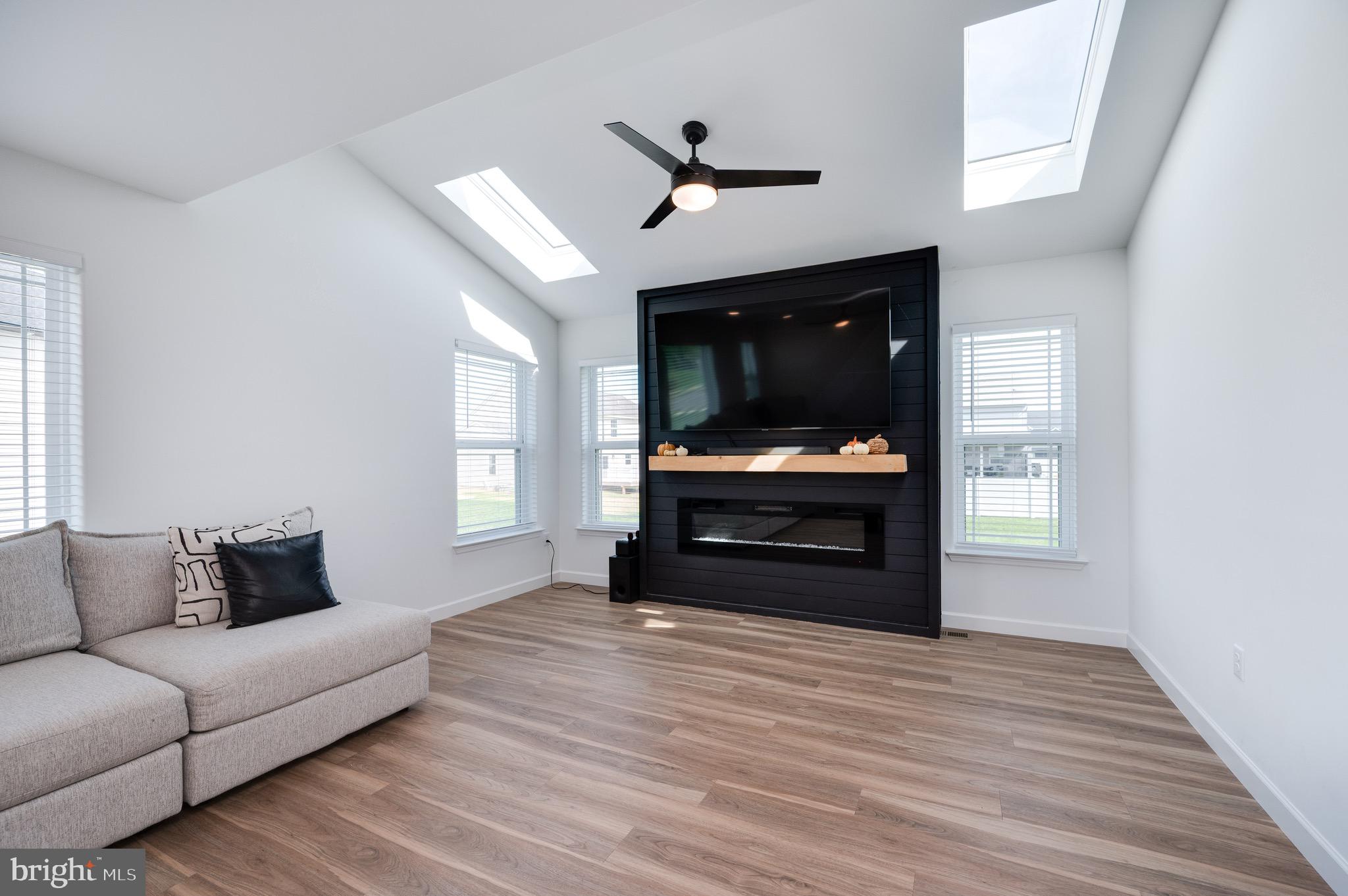 RIVER CREST - Residential