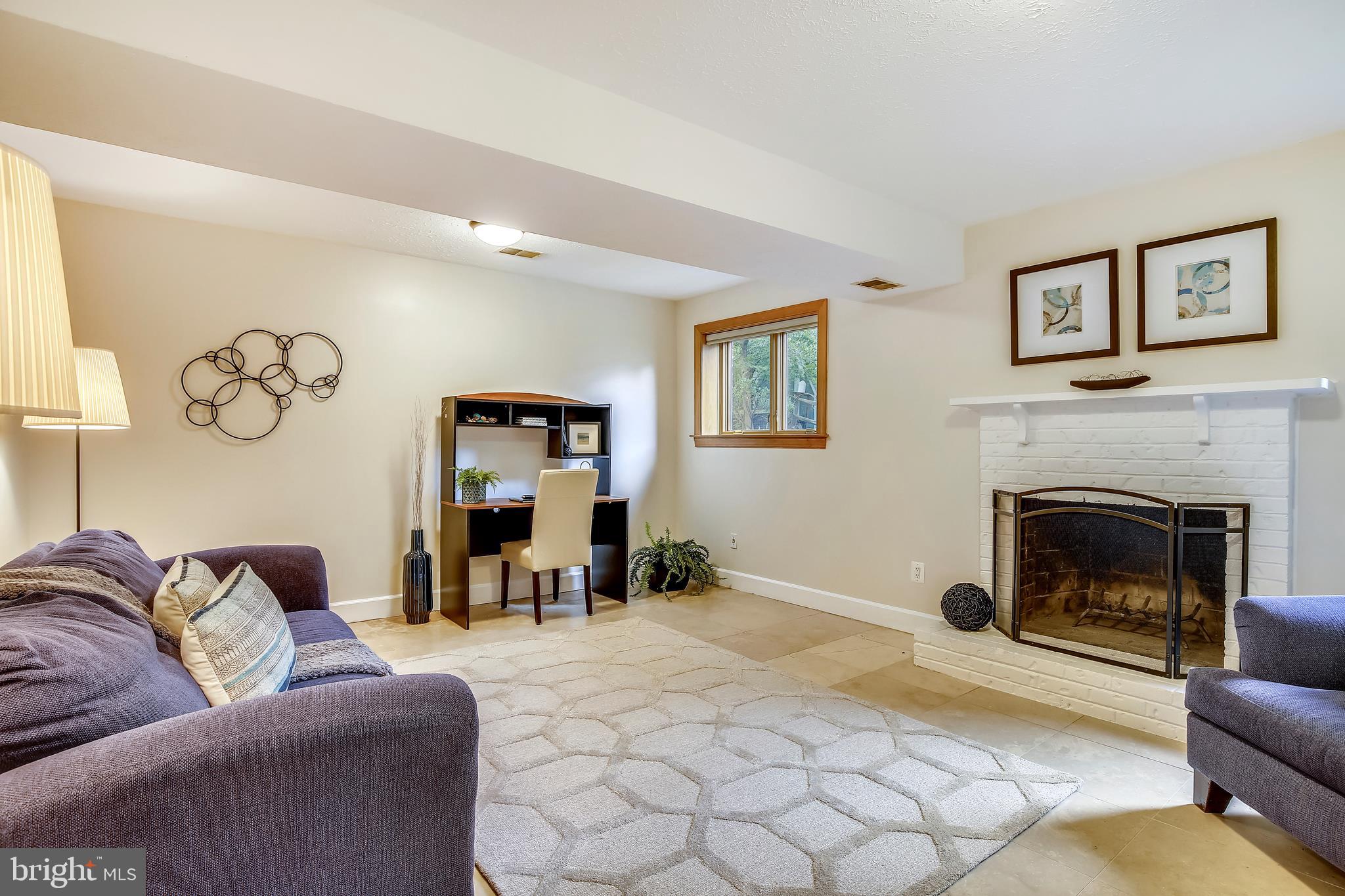 HOLMES RUN WOODS WEST - Residential