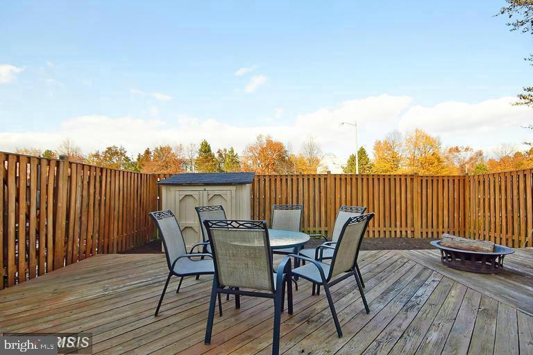 SINGLETONS GROVE - Residential Lease