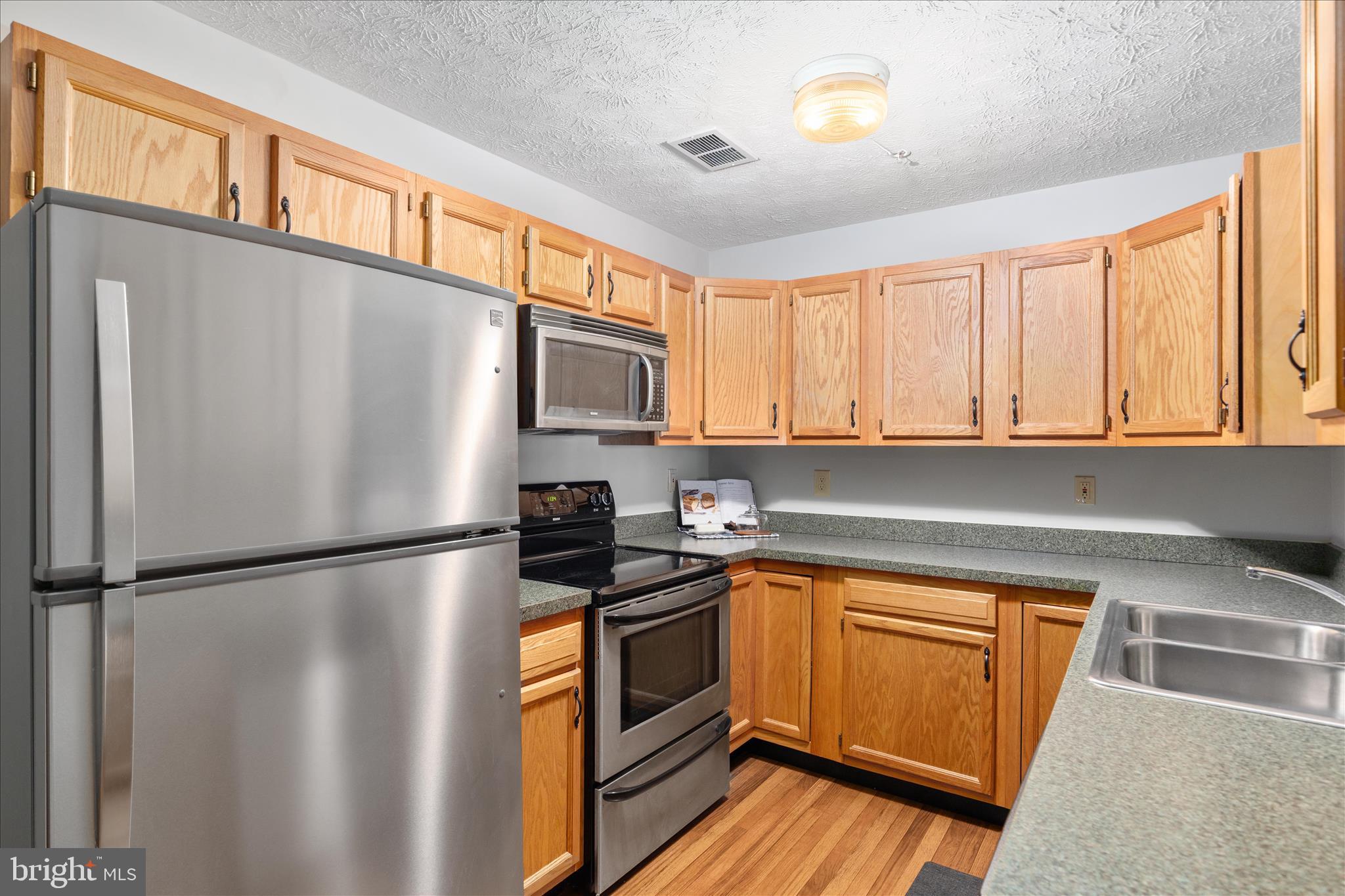 SIGNAL KNOB CONDOS - Residential