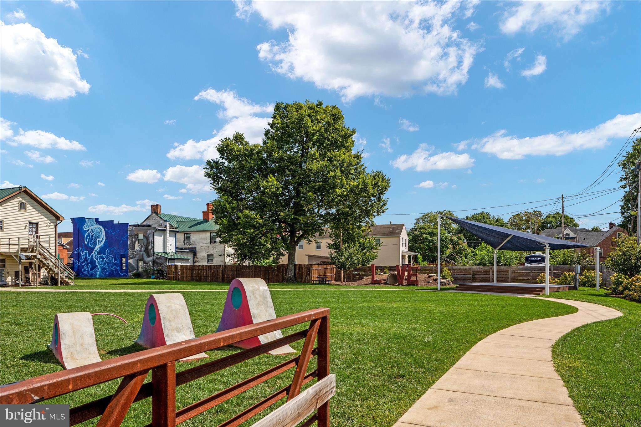 SIGNAL KNOB CONDOS - Residential