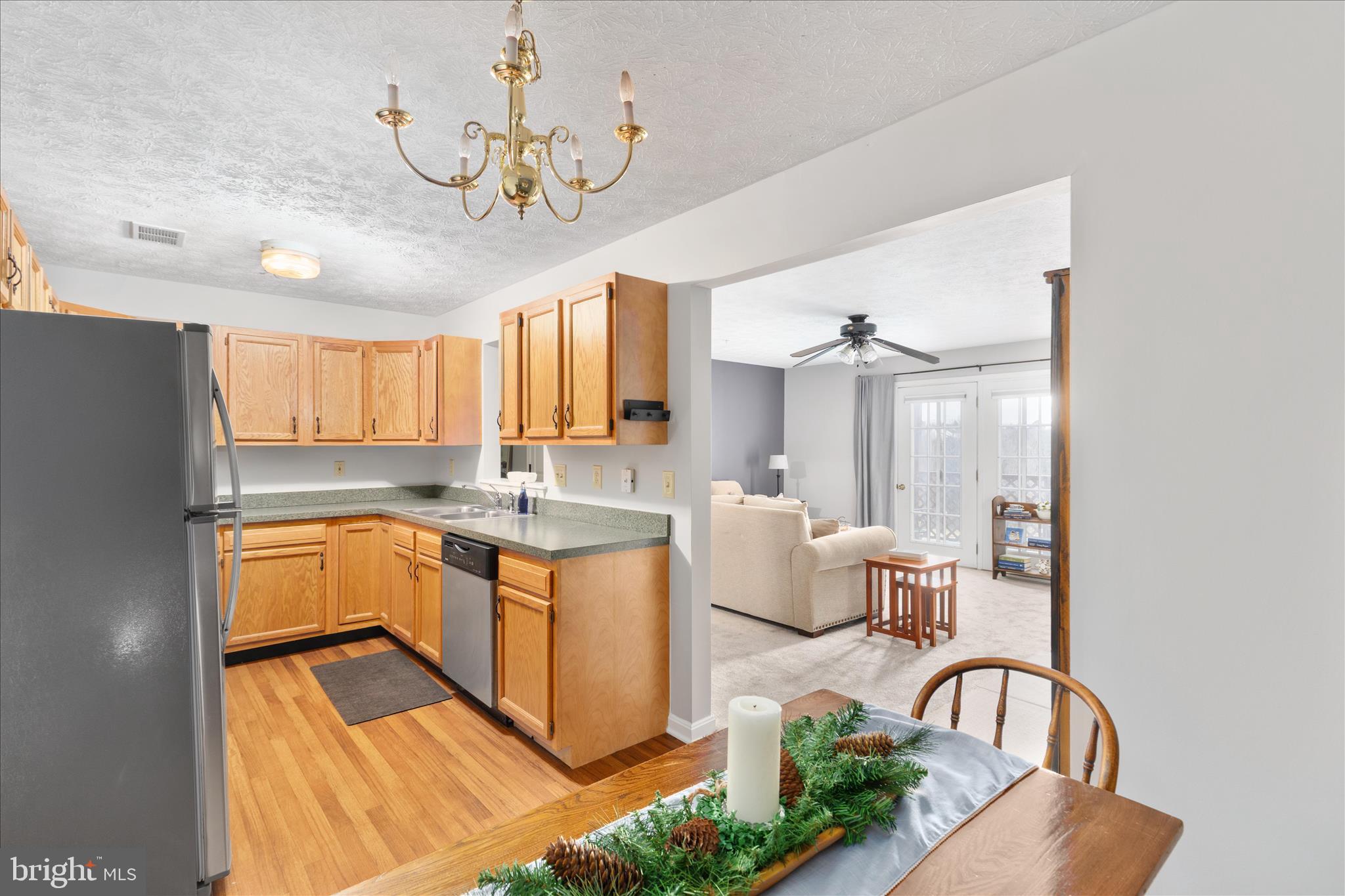 SIGNAL KNOB CONDOS - Residential