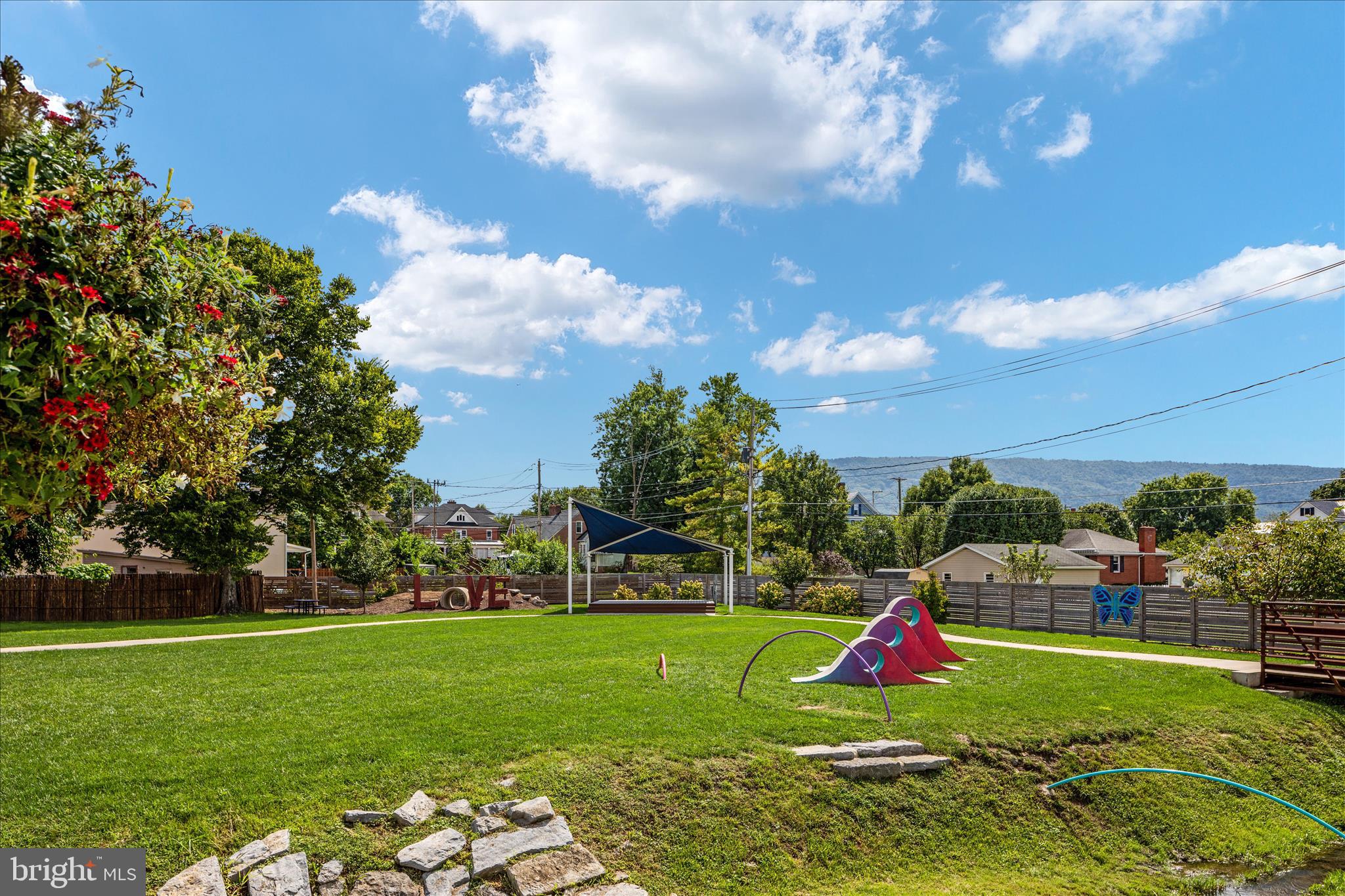 SIGNAL KNOB CONDOS - Residential