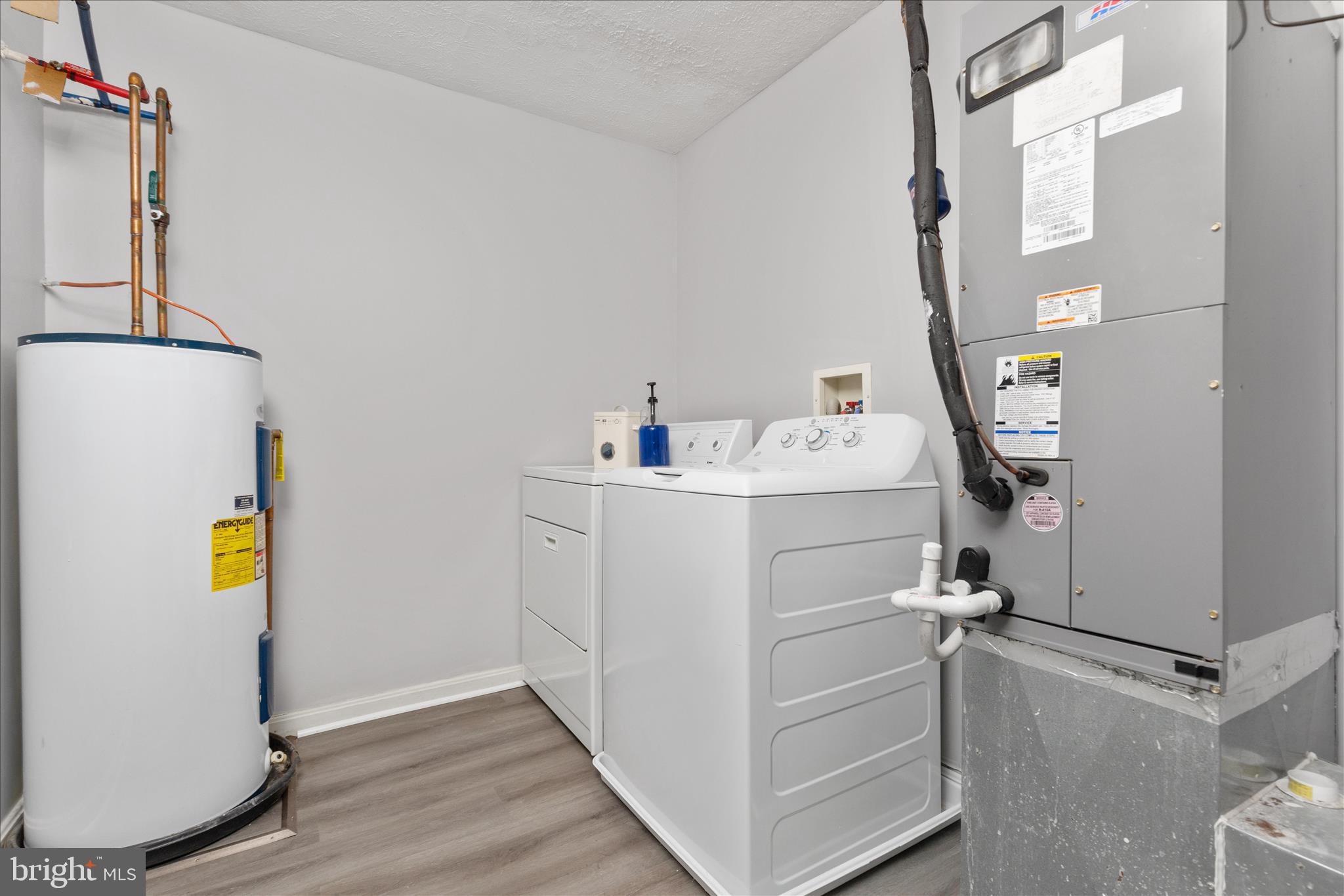 SIGNAL KNOB CONDOS - Residential