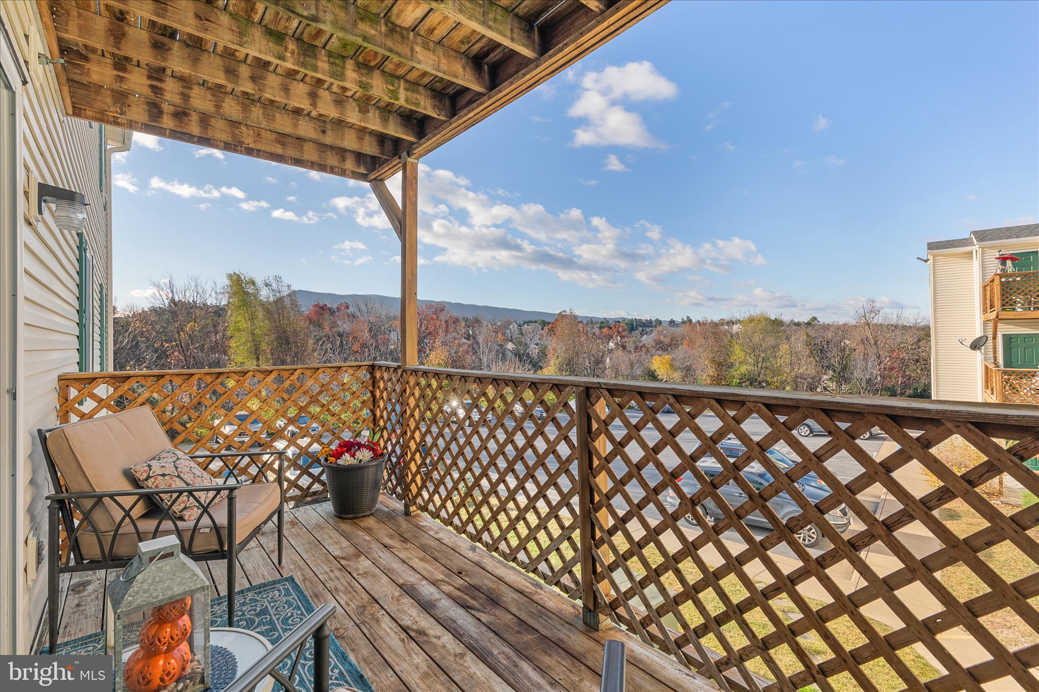 SIGNAL KNOB CONDOS - Residential