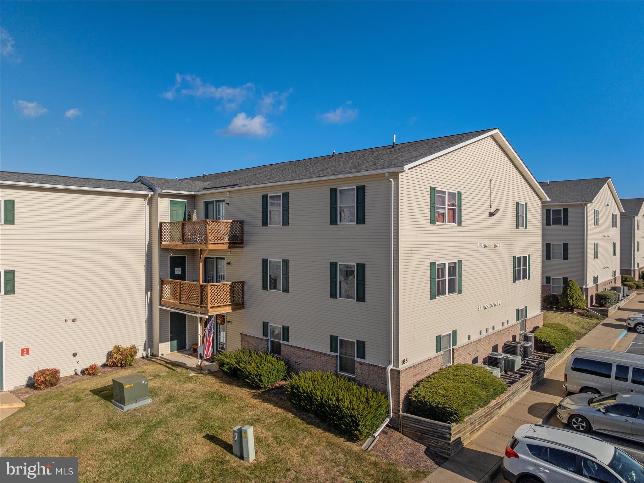 SIGNAL KNOB CONDOS - Residential