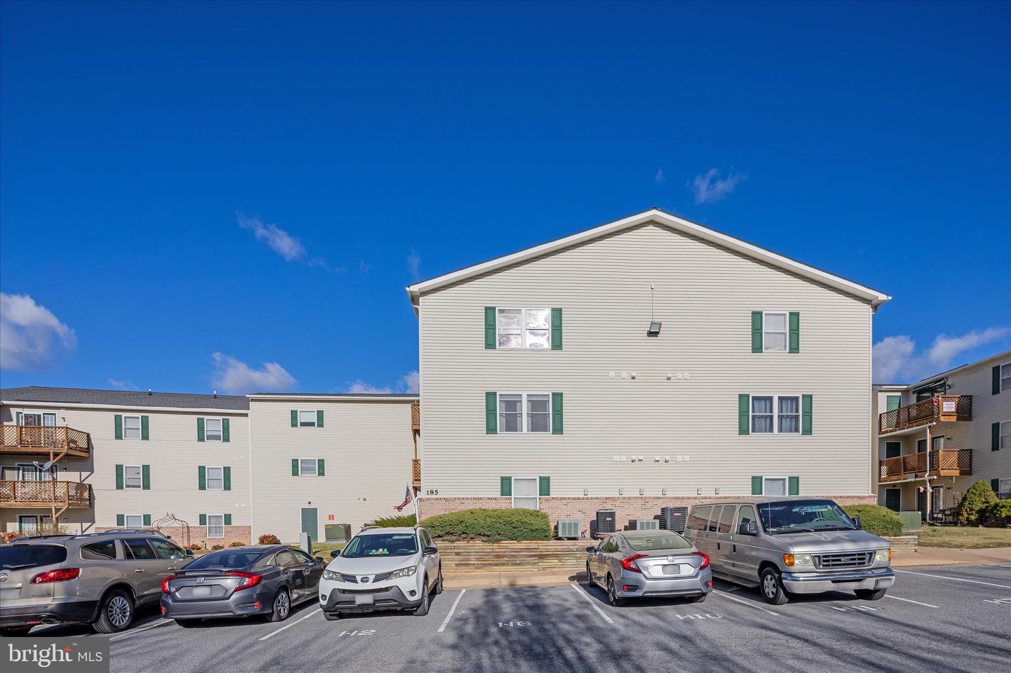 SIGNAL KNOB CONDOS - Residential