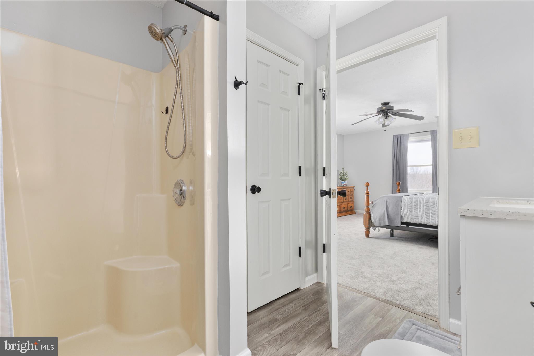 SIGNAL KNOB CONDOS - Residential