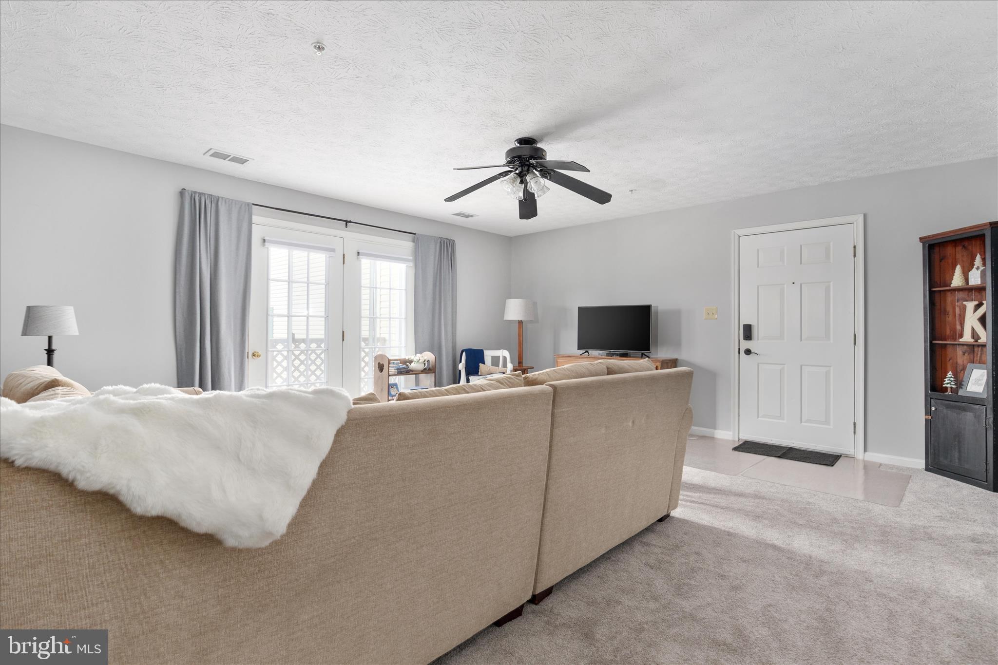 SIGNAL KNOB CONDOS - Residential