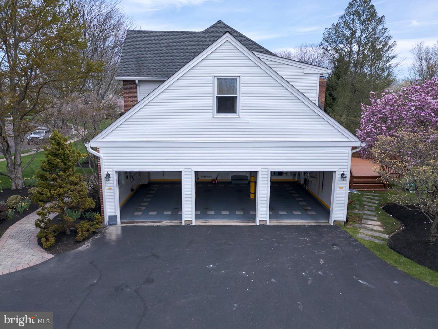 BROOKFIELD - Residential