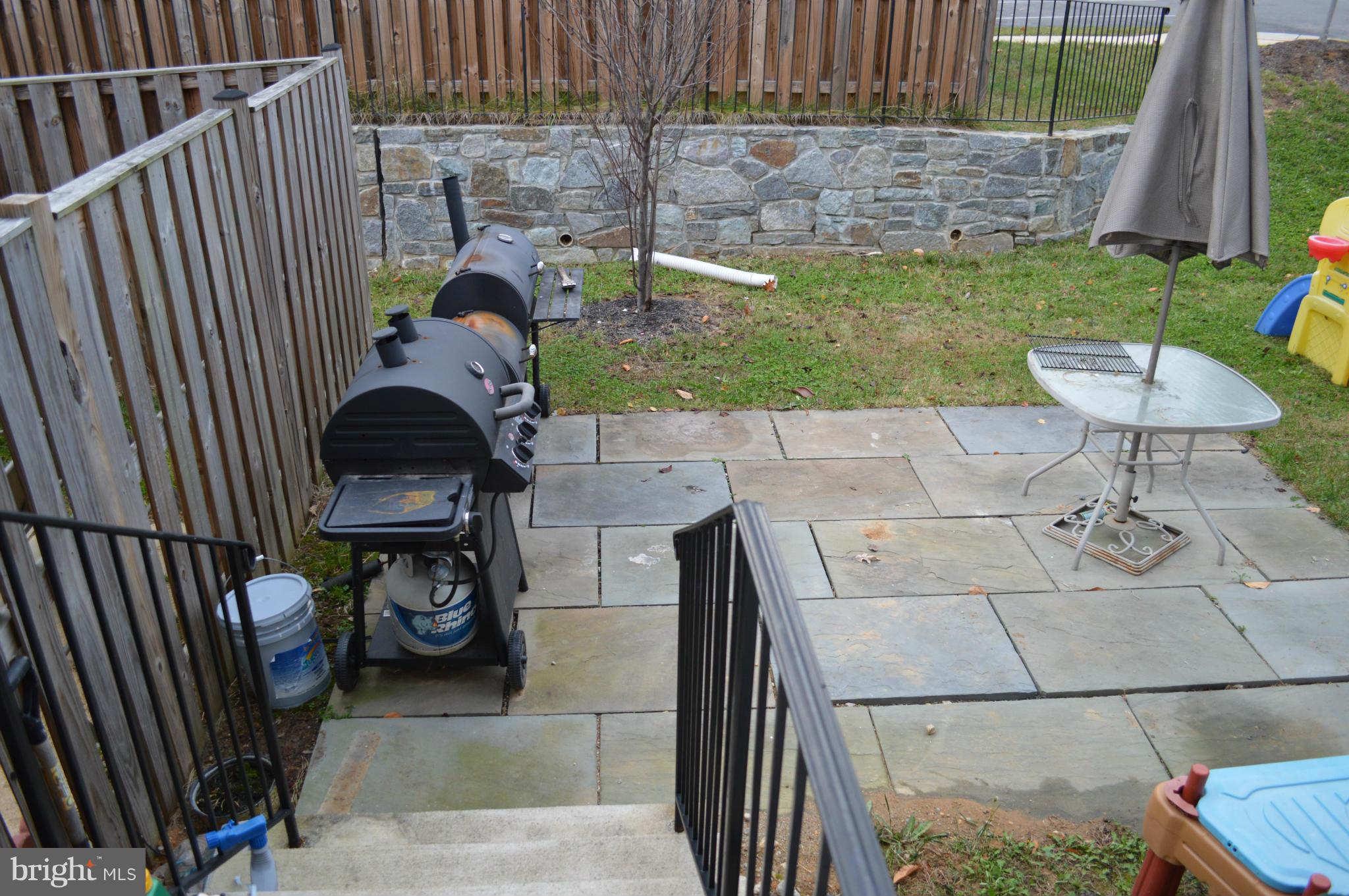 RIVER OAKS - Residential Lease