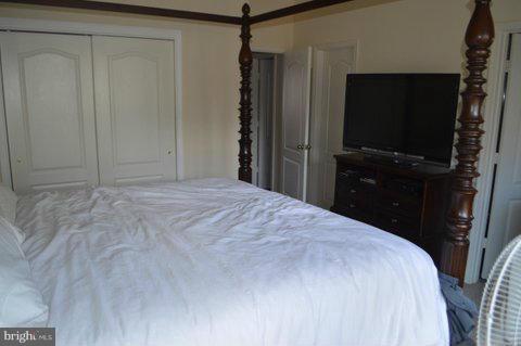 RIVER OAKS - Residential Lease