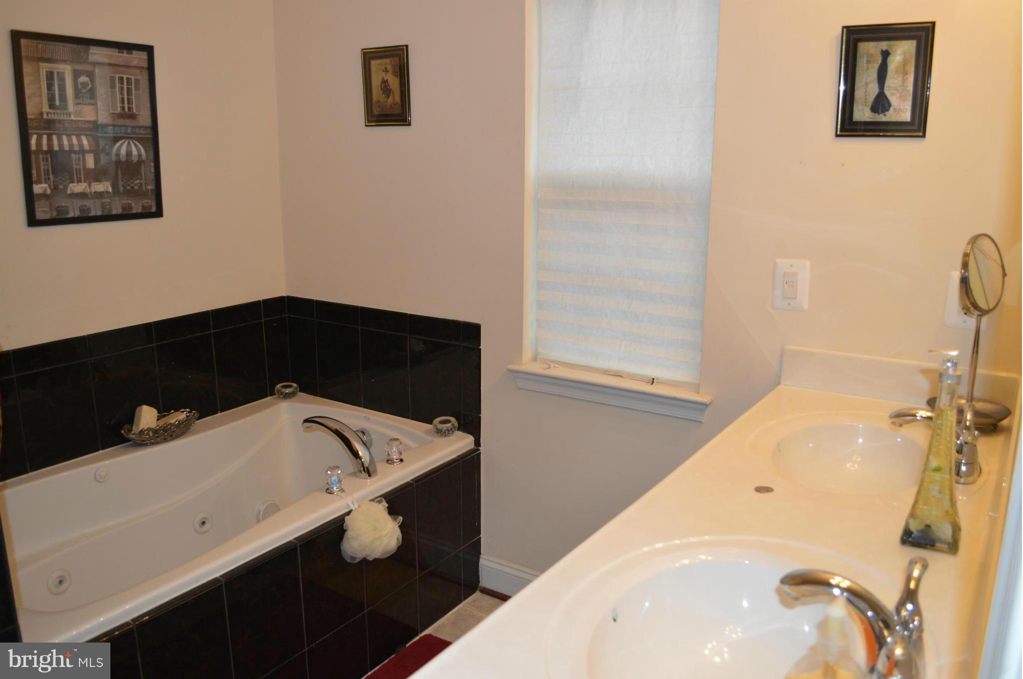 RIVER OAKS - Residential Lease