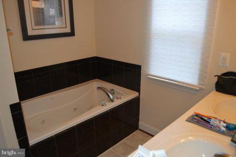 RIVER OAKS - Residential Lease