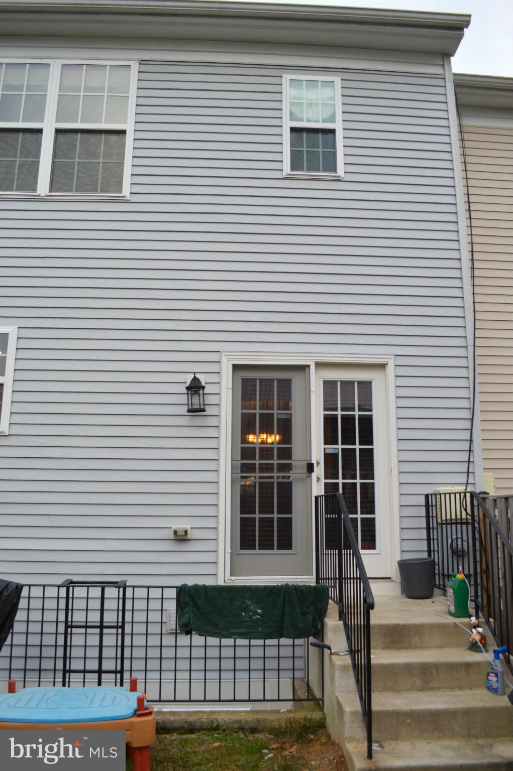 RIVER OAKS - Residential Lease