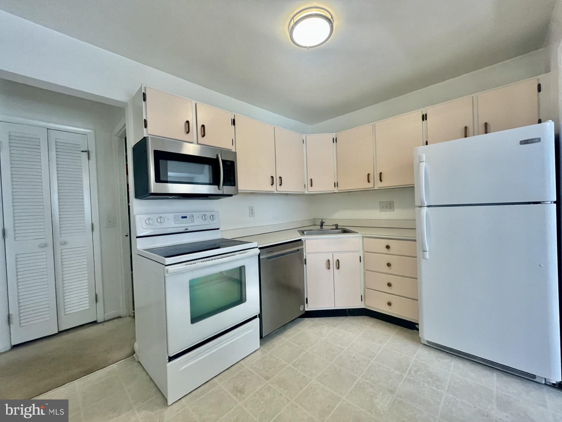 HICKORY HILLS CONDOMINIUMS - Residential