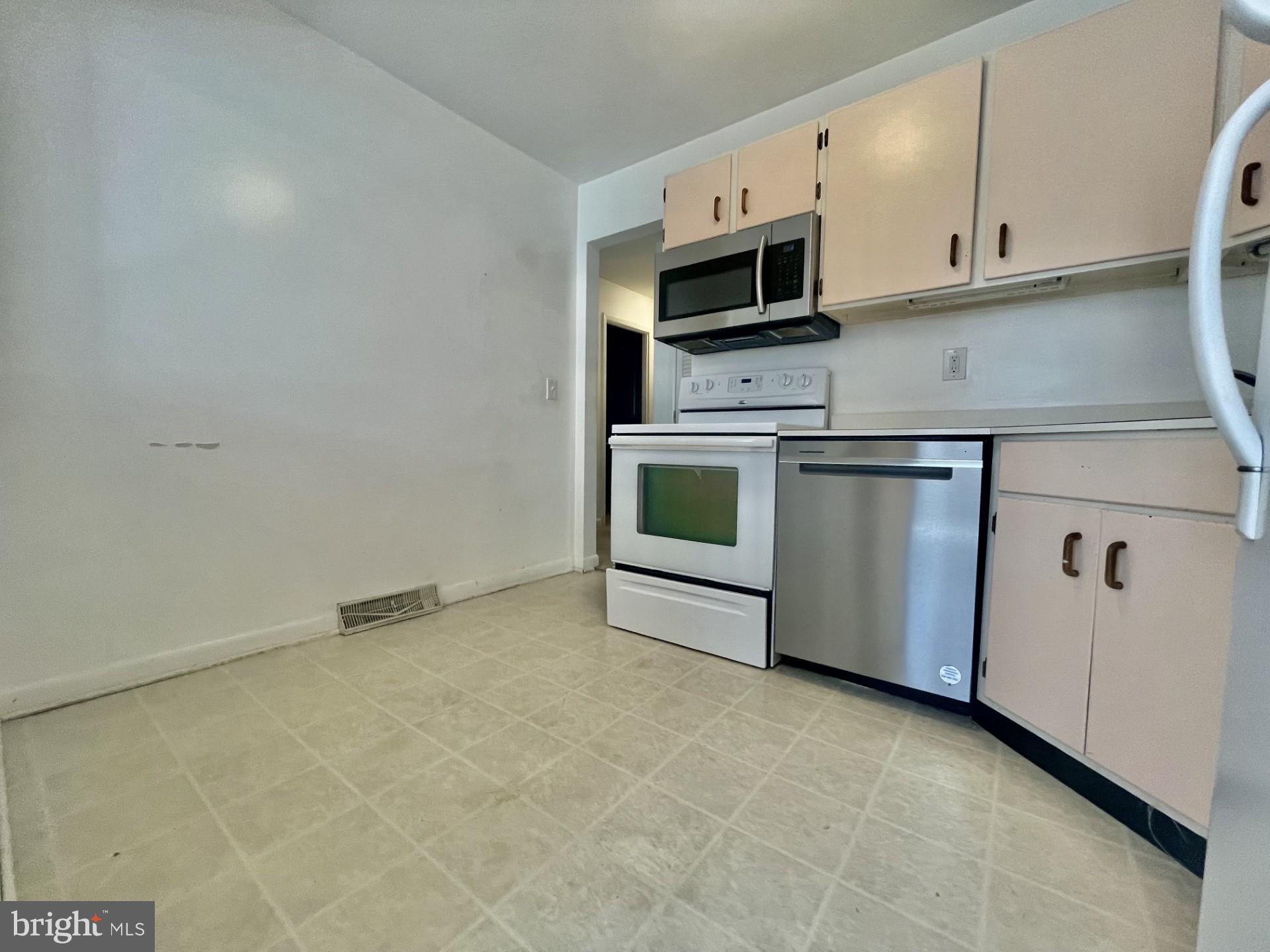 HICKORY HILLS CONDOMINIUMS - Residential