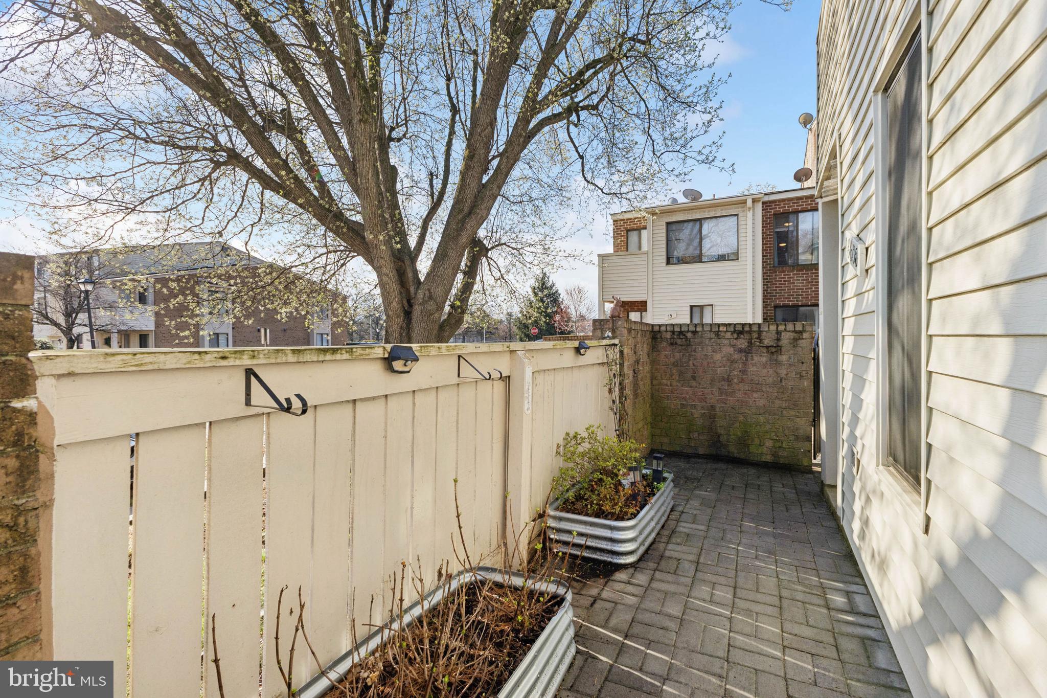 NATHANS HILL - Residential