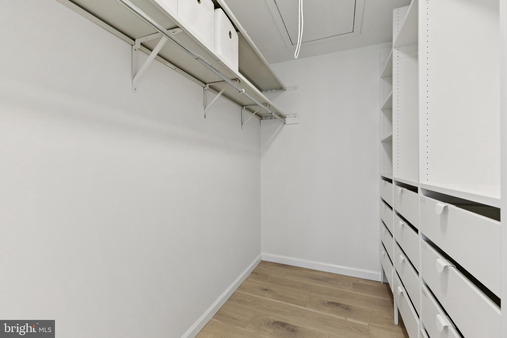 NATHANS HILL - Residential