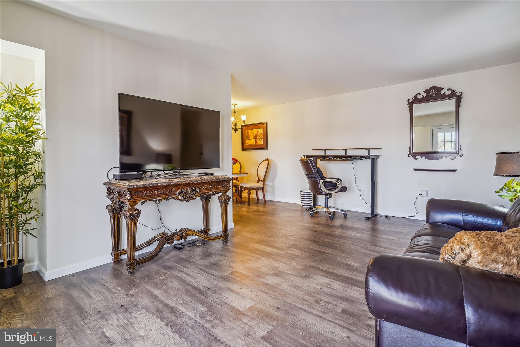 MAYFLOWER SQUARE - Residential