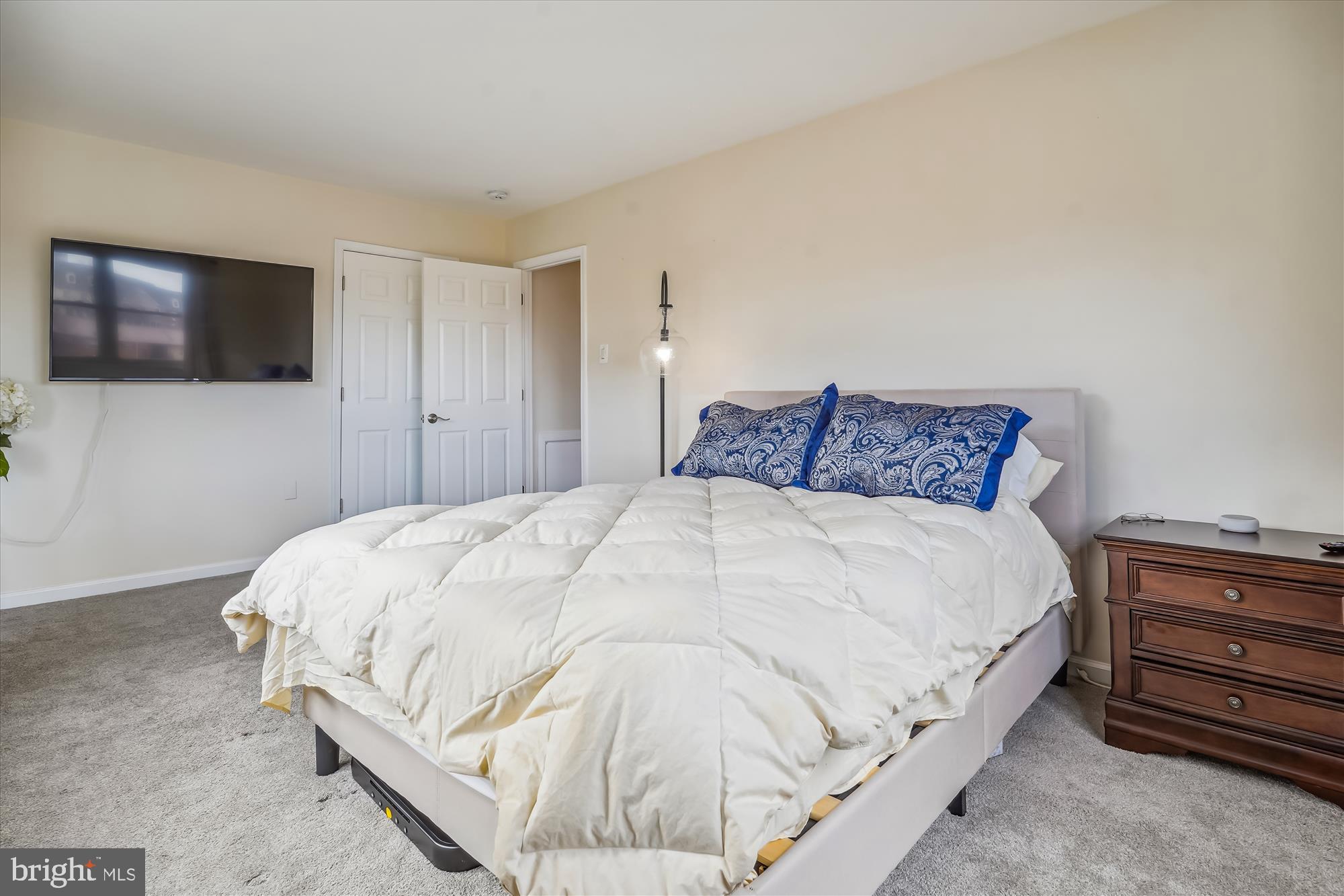 MAYFLOWER SQUARE - Residential