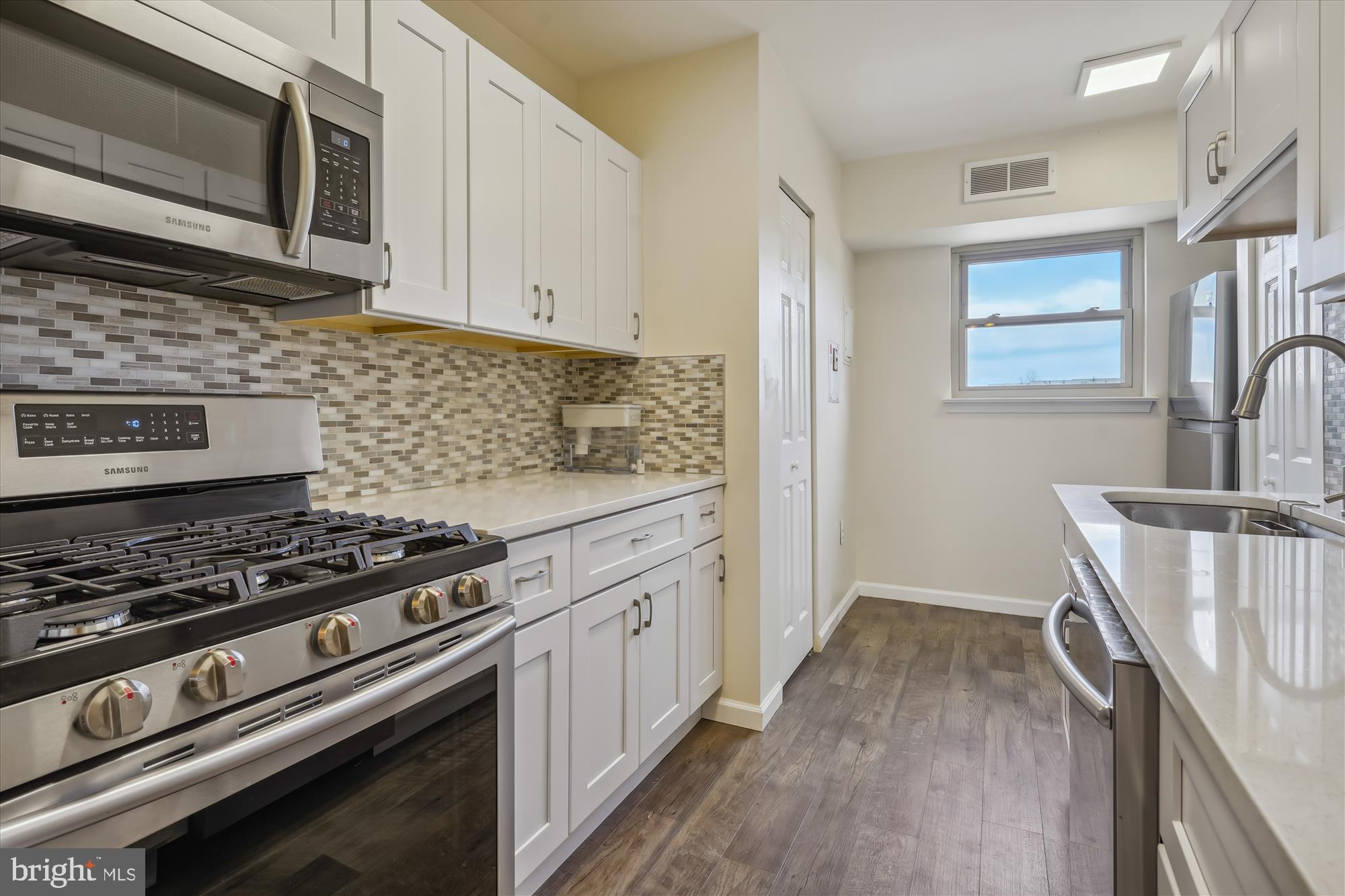 MAYFLOWER SQUARE - Residential