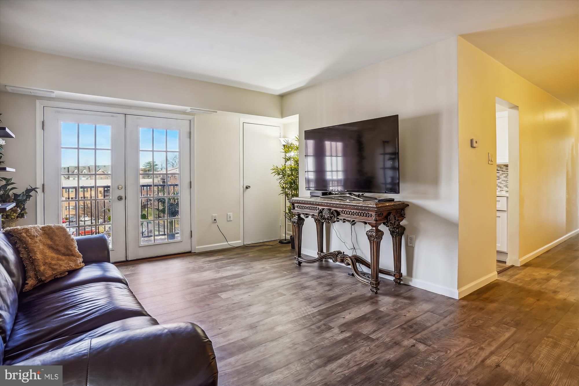 MAYFLOWER SQUARE - Residential