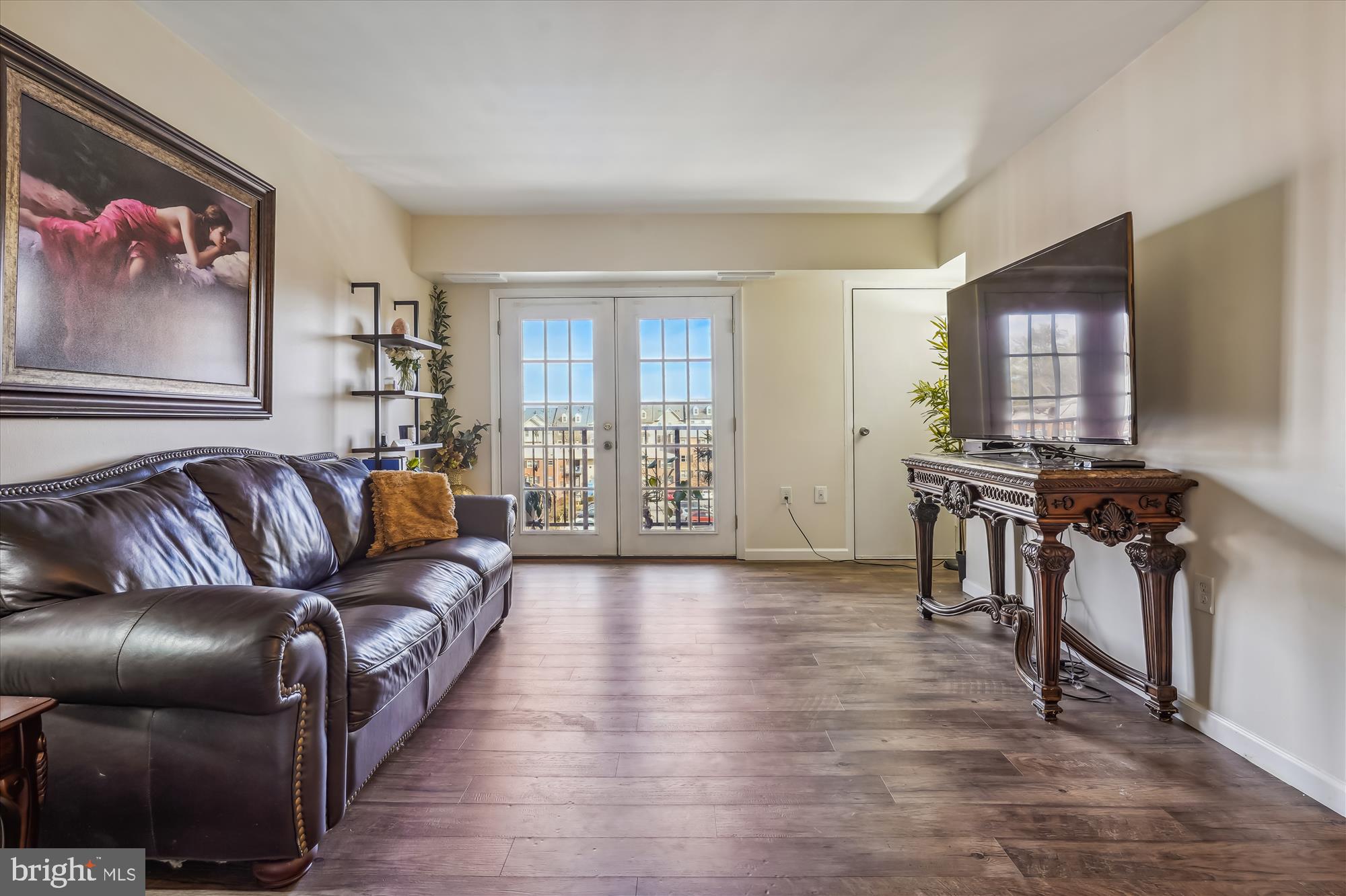 MAYFLOWER SQUARE - Residential