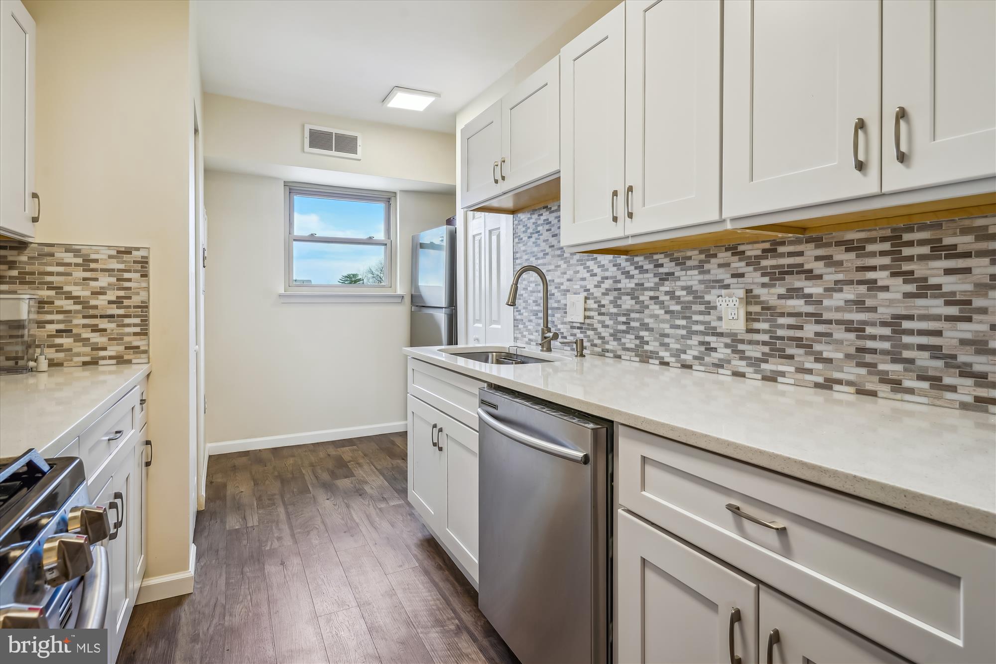 MAYFLOWER SQUARE - Residential