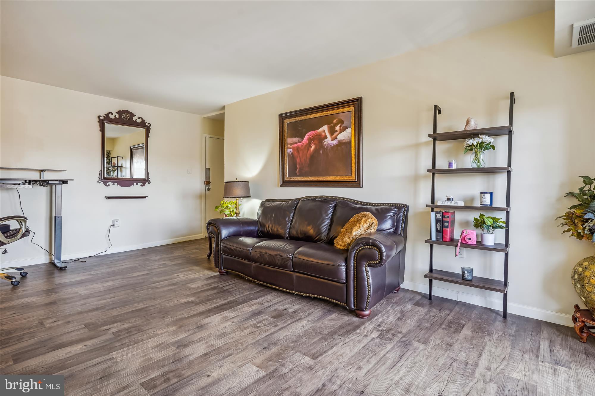 MAYFLOWER SQUARE - Residential